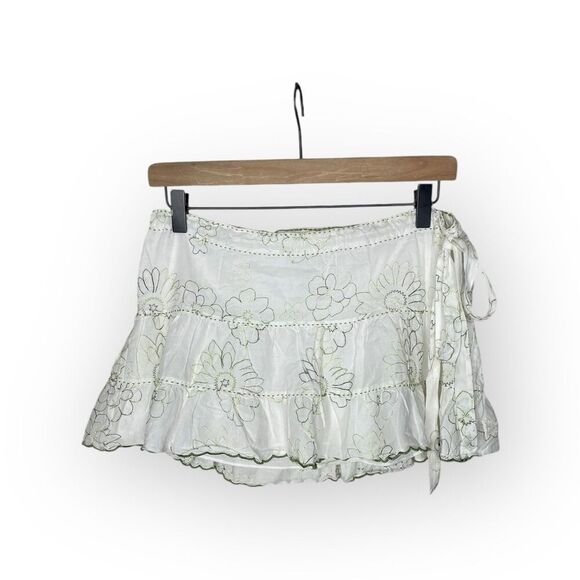 Abercrombie & Fitch Dresses & Skirts - RARE Abercrombie & Fitch Vintage Y2K White Cotton Green Floral Detail Mini Skirt